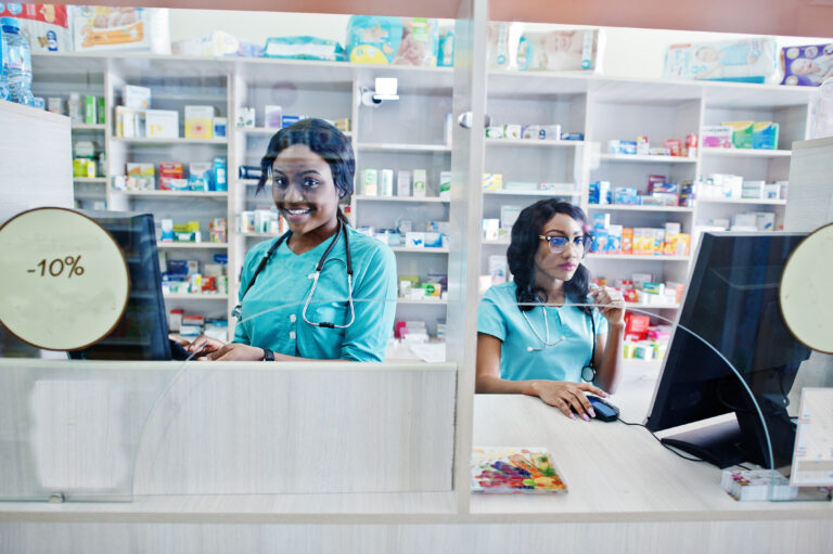 Lire la suite à propos de l’article Que fait réellement un pharmacien au quotidien ?